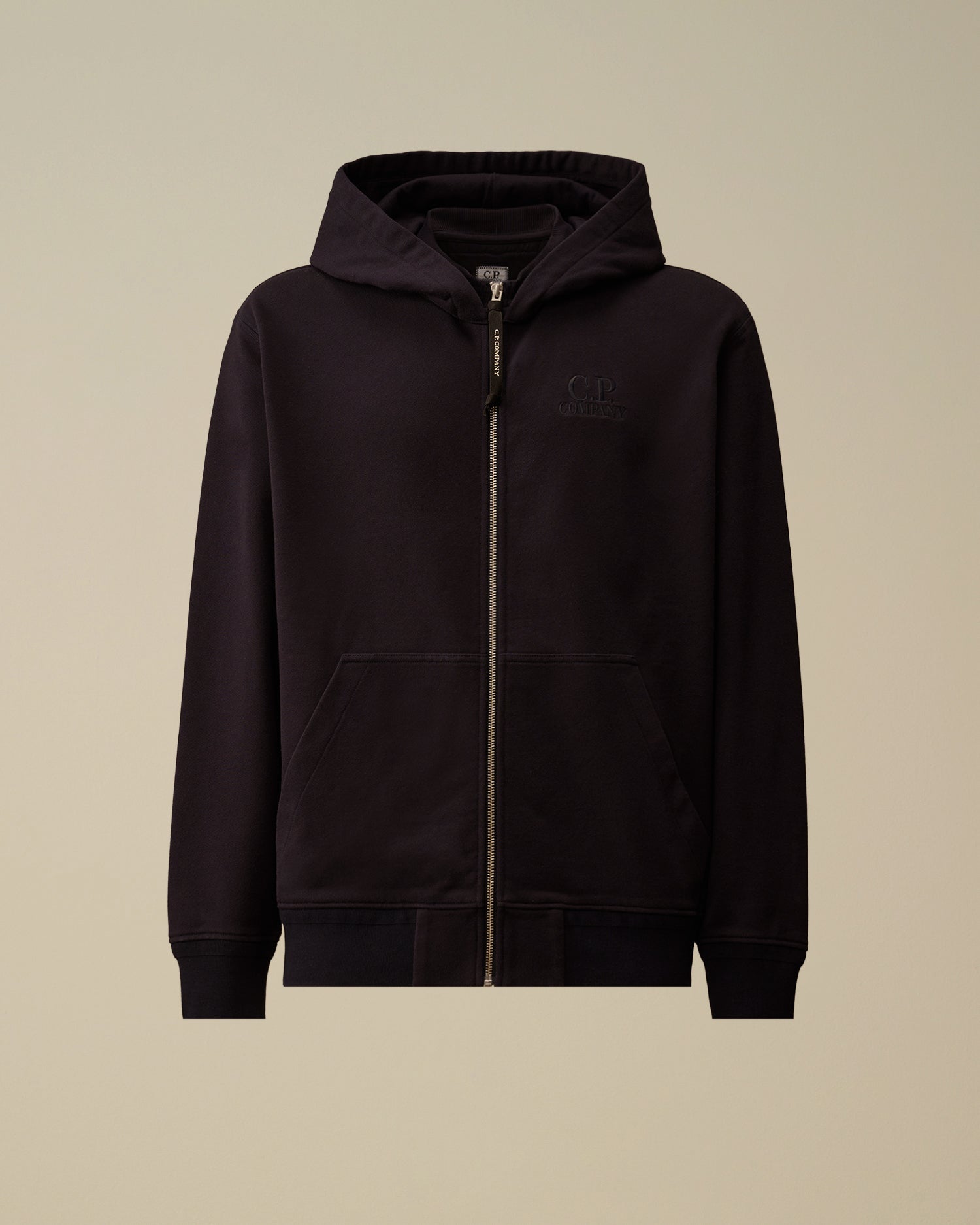 Felpa nera con cappuccio e zip con logo ricamato - YES SHOPFelpeC.P. COMPANY20CMSS025A-005086W-XXS1129189703771