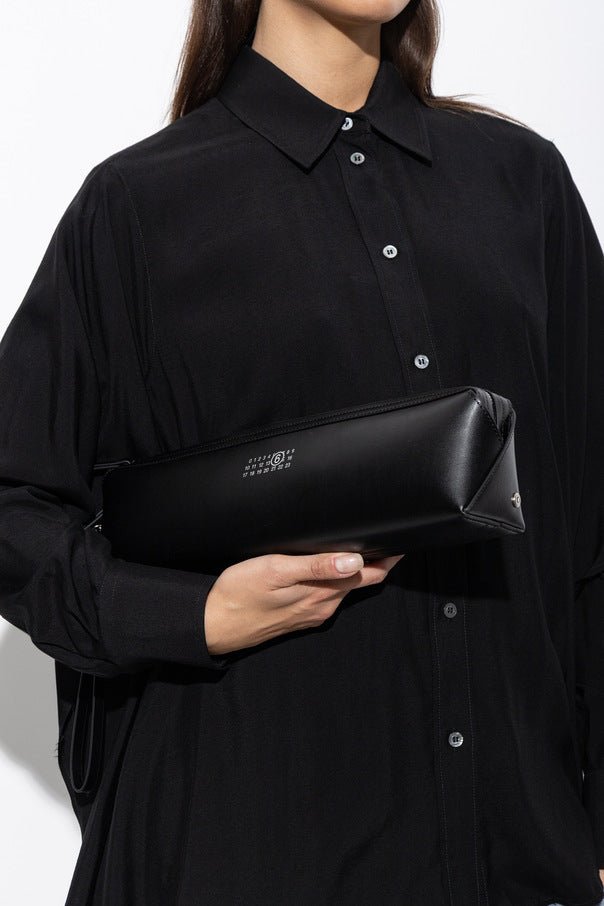 Clutch MM6 nera con logo Numeric - YES SHOPClutchMM6 MAISON MARGIELASB6WF0022-Taglia unica