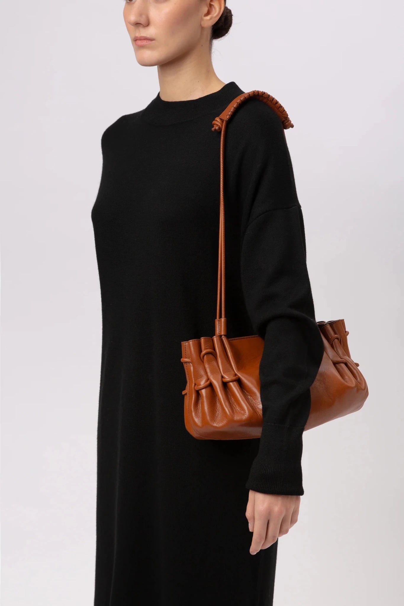 Borsa a tracolla arta plissettata marrone chiaro - YES SHOPBorse a tracollaHEREUARTAWBA25.002.1-Taglia unica7174041229571