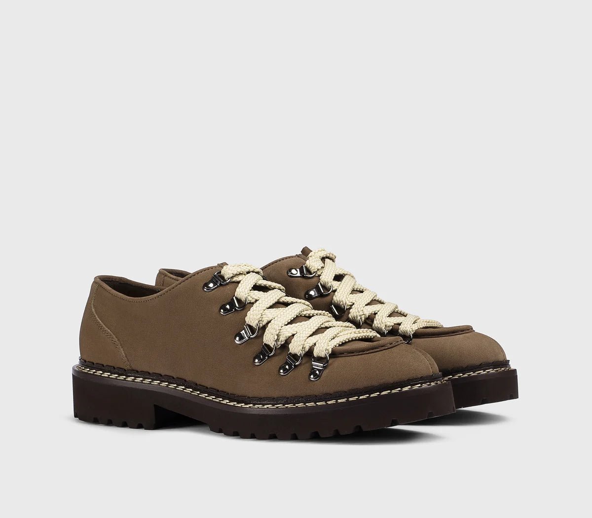 Scarpa stringata con ganci beige in suede - YES SHOPScarpe elegantiDOUCAL’SDU2736PHISUF288TM39
-IT 38
