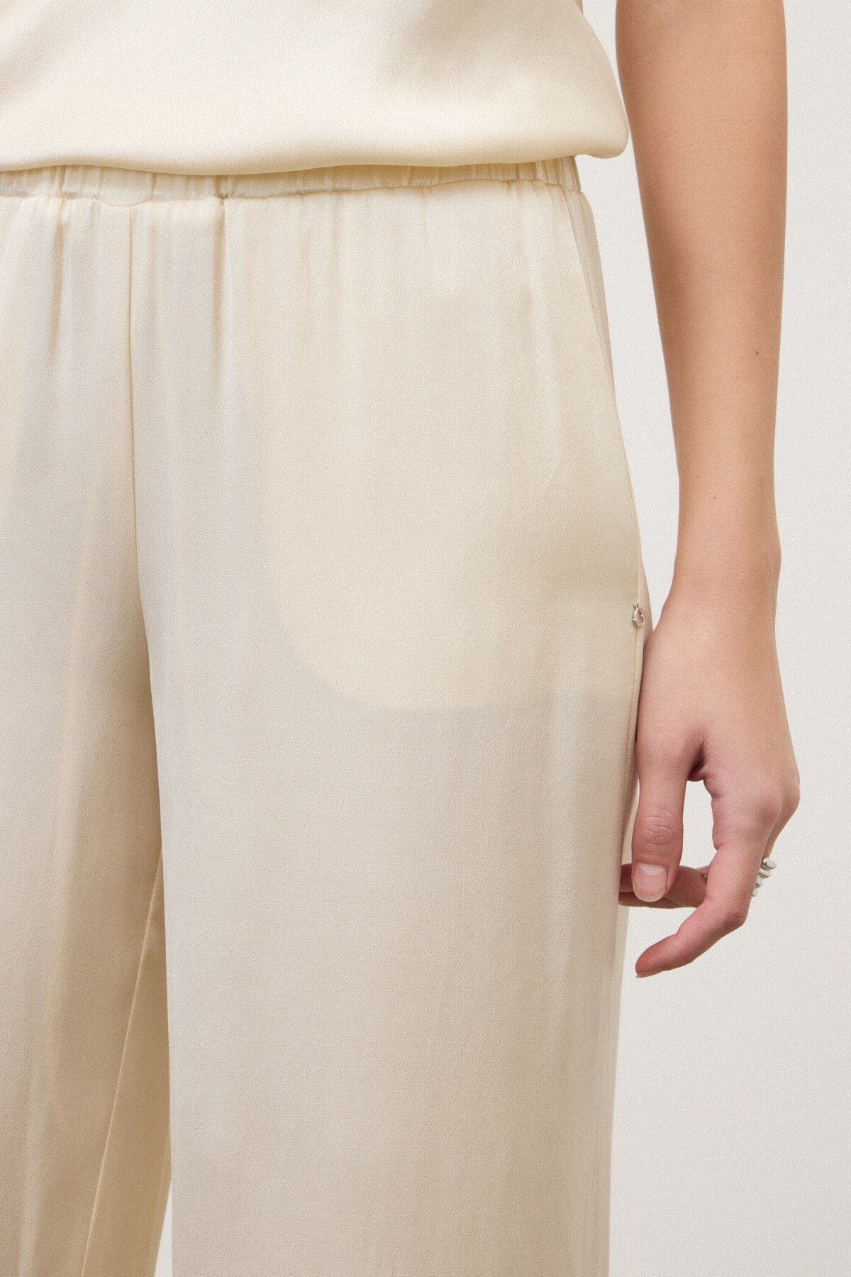 Pantaloni a palazzo latte satin in raso di viscosa - YES SHOPPantaloniOTTOD'AMEDP9661-IT 34