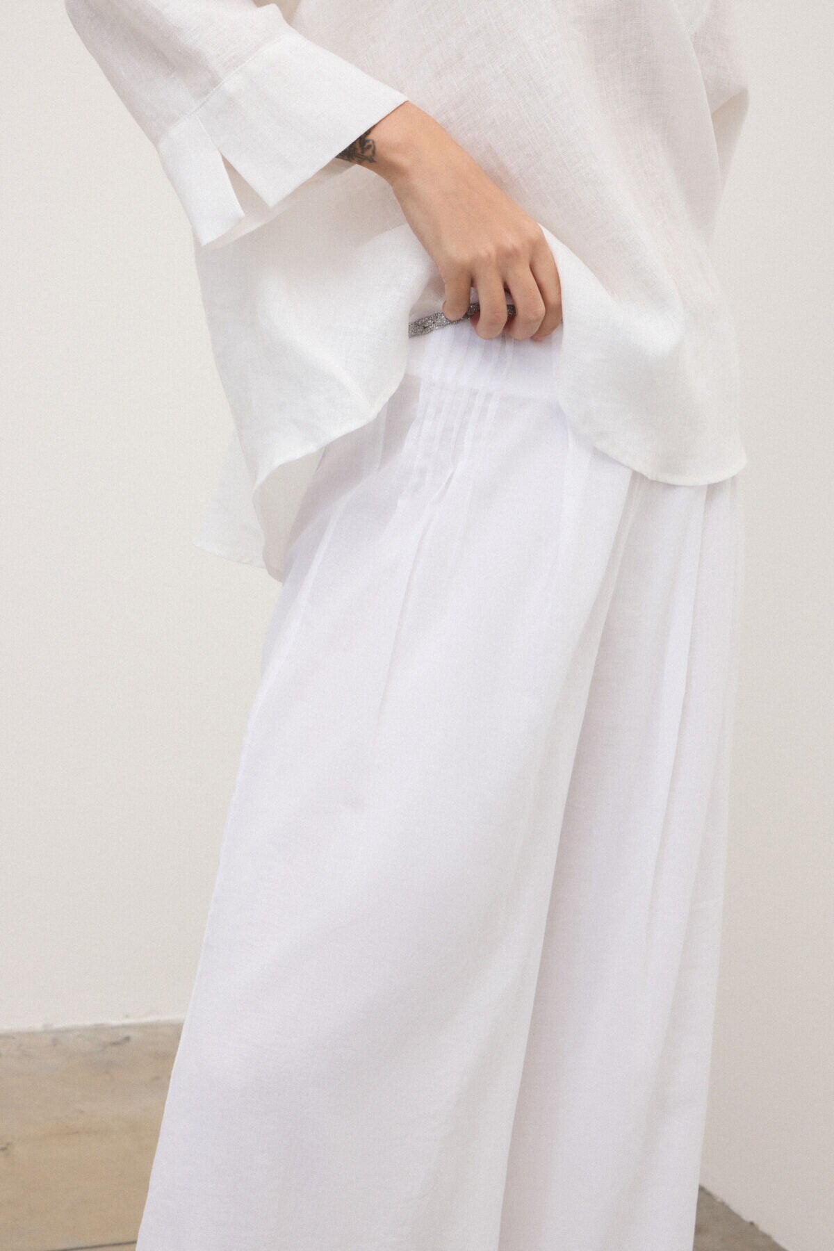 Pantalone ampio bianco in lino con cordoncino laminato in vita - YES SHOPPantaloniOTTOD'AMEDP0012-IT 341340811323771