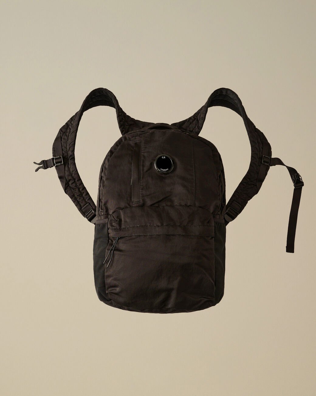 Zaino in nylon nero con occhiale - YES SHOPZainiC.P. COMPANYCMAC737A-005269G-Taglia unica1449189703771