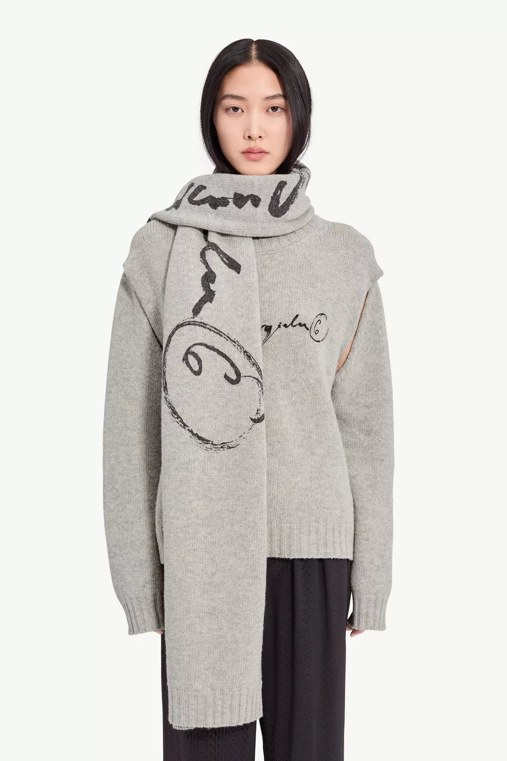 Sciarpa in lana grigia con logo - YES SHOPSciarpeMM6 MAISON MARGIELAS52TZ0064M13288-Taglia unica1192075569871