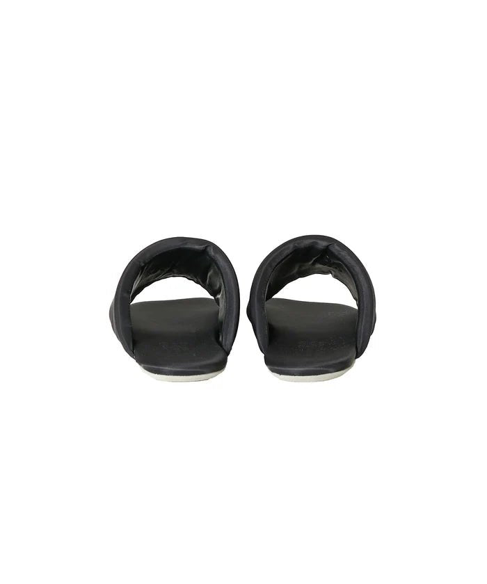 Ciabatta MM6 nera in nylon con targhetta logo numeric - YES SHOPSandaliMM6 MAISON MARGIELAS66WP0125/P7705-IT 363488349676771