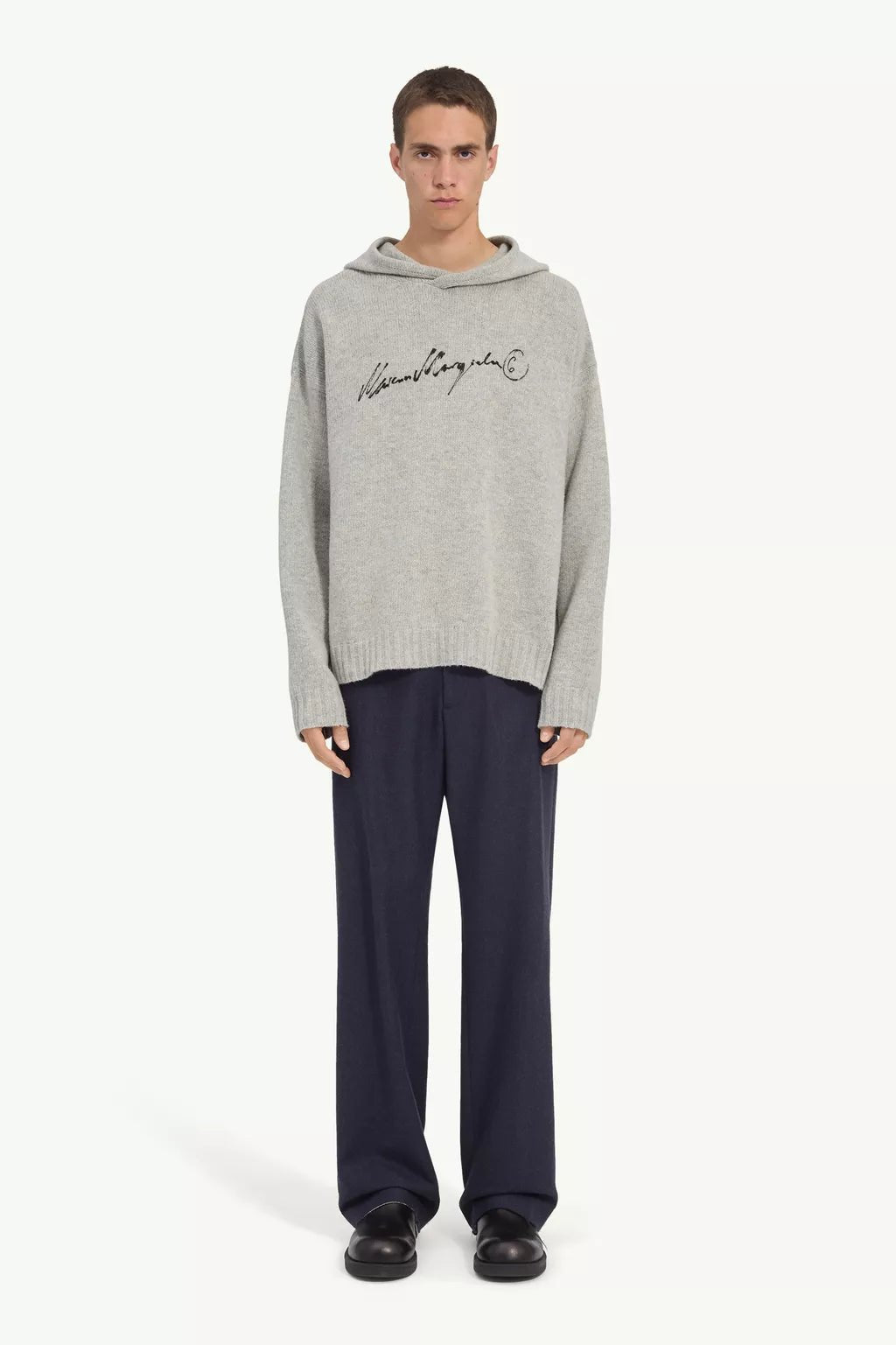 Maglia con cappuccio grigio con scritta stilizzata - YES SHOPMaglioniMM6 MAISON MARGIELASH0HL0051M13288806S-XXS1382075569871