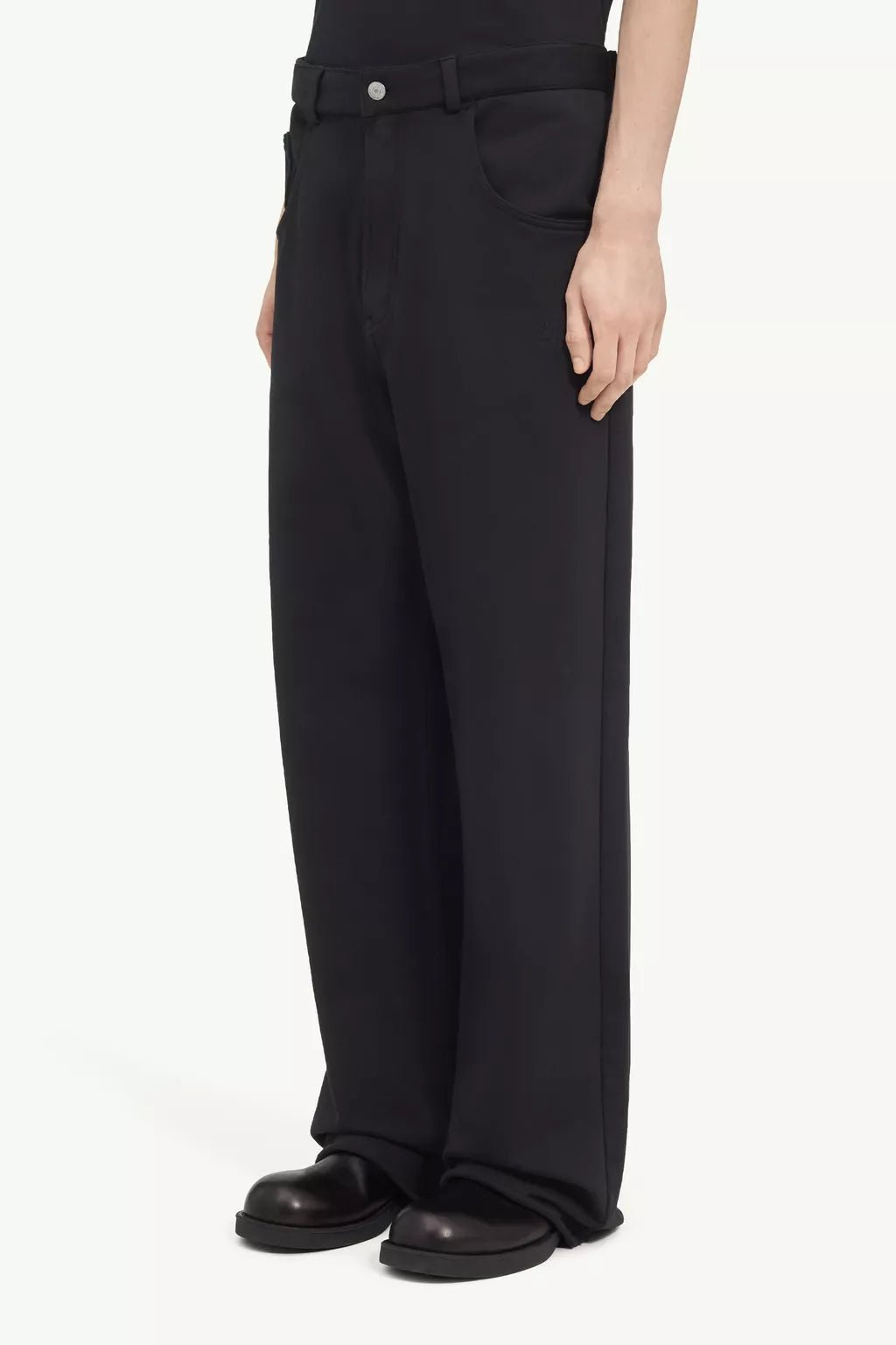 Pantalone in tuta nero 5 tasche con logo - YES SHOPPantaloniMM6 MAISON MARGIELASH0KA0077M25025-XXS5217175569871