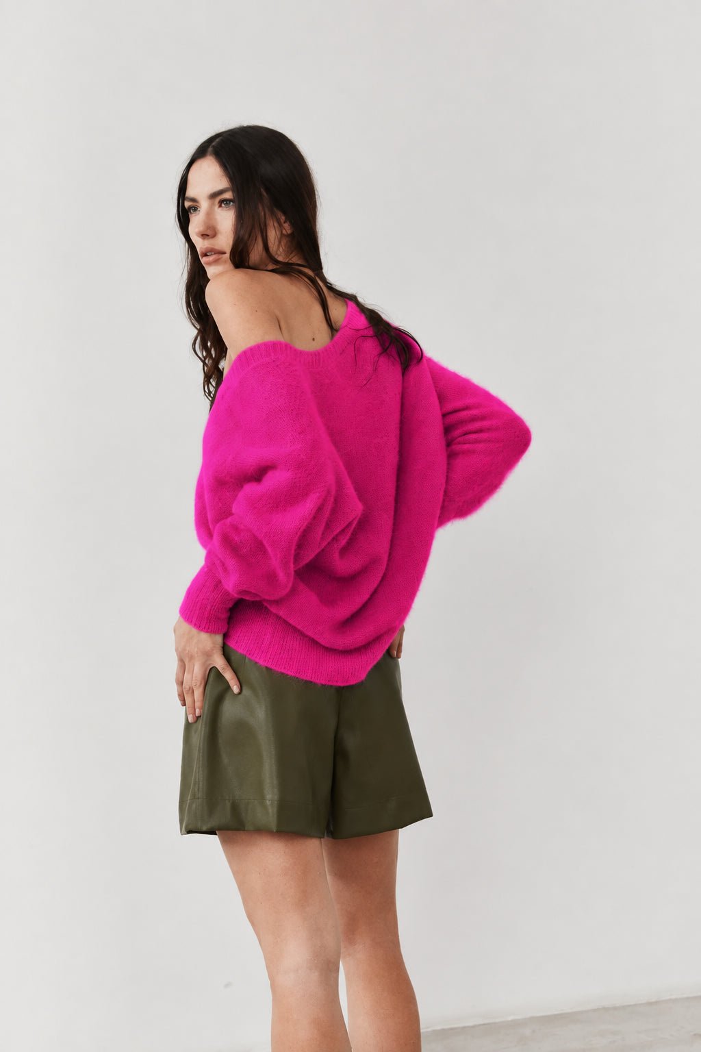 Maglione in filo fucsia con scollo V - YES SHOPMaglioniMERCIW216/27170-XXS6809501477871