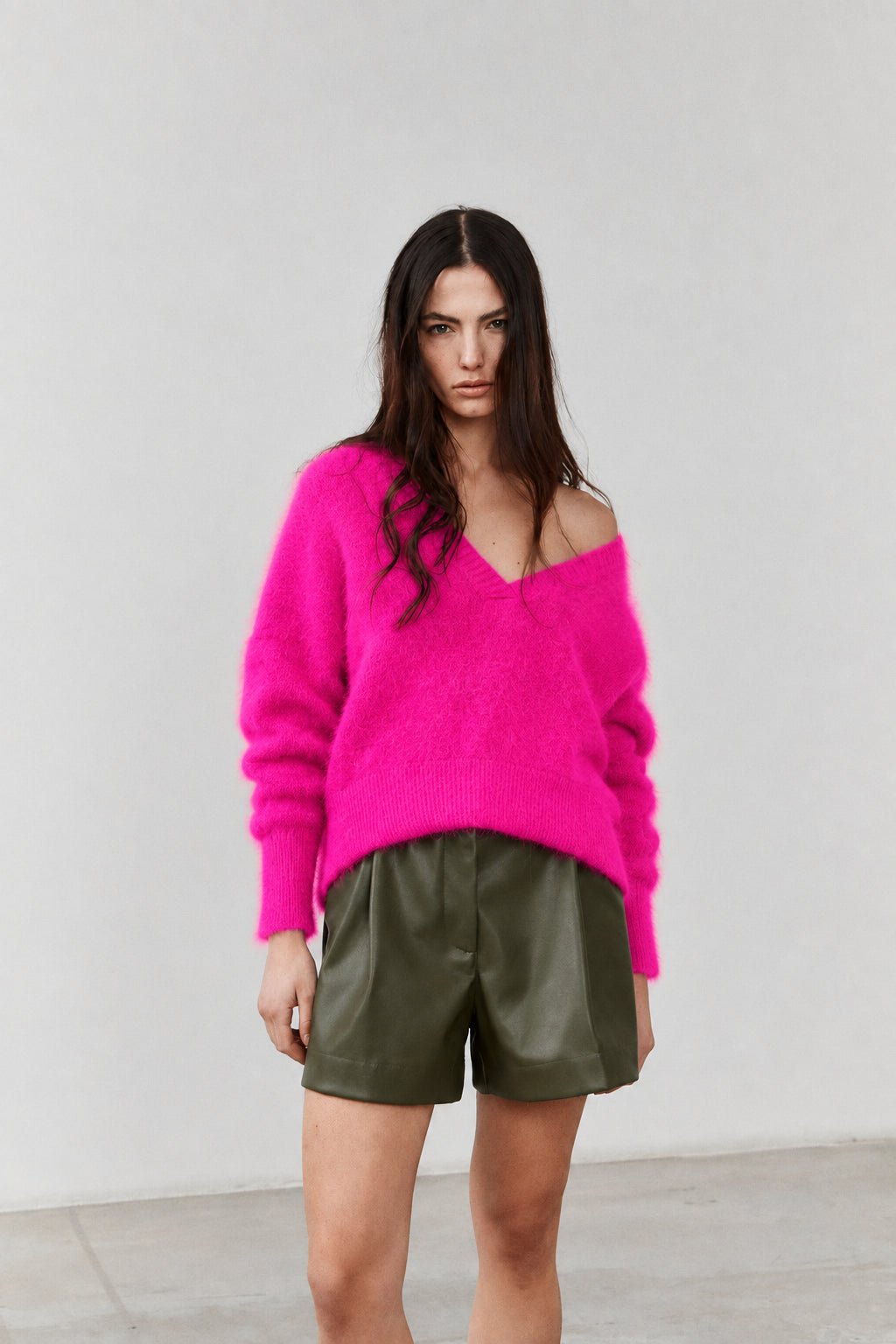 Maglione in filo fucsia con scollo V - YES SHOPMaglioniMERCIW216/27170-XXS6809501477871