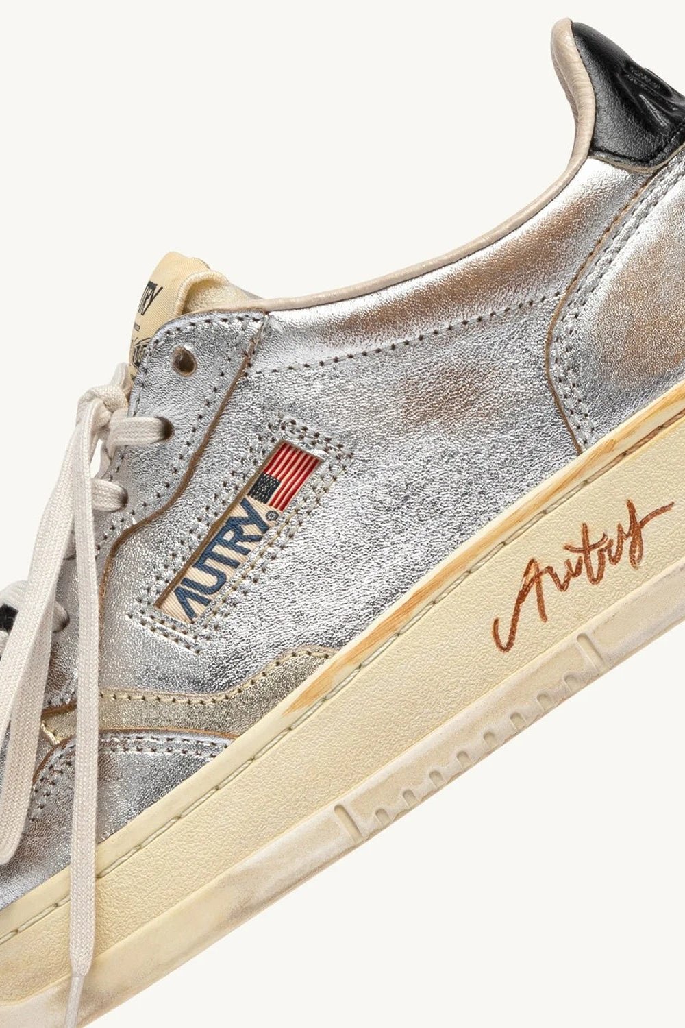 Sneakers medialist low Super Vintage in pelle argento, platino e nero - YES SHOPScarpe sportiveAUTRYAULW-WR02-IT 369350440454871