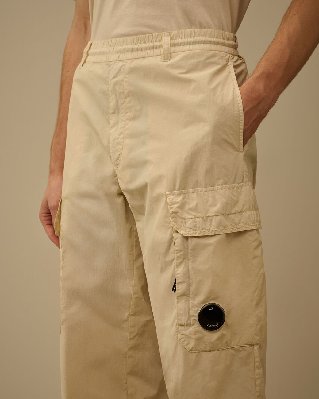 Pantaloni cargo larghi in nylon beige - YES SHOPPantaloniC.P. COMPANY20CMPA140A-005991G-IT 425639189703771