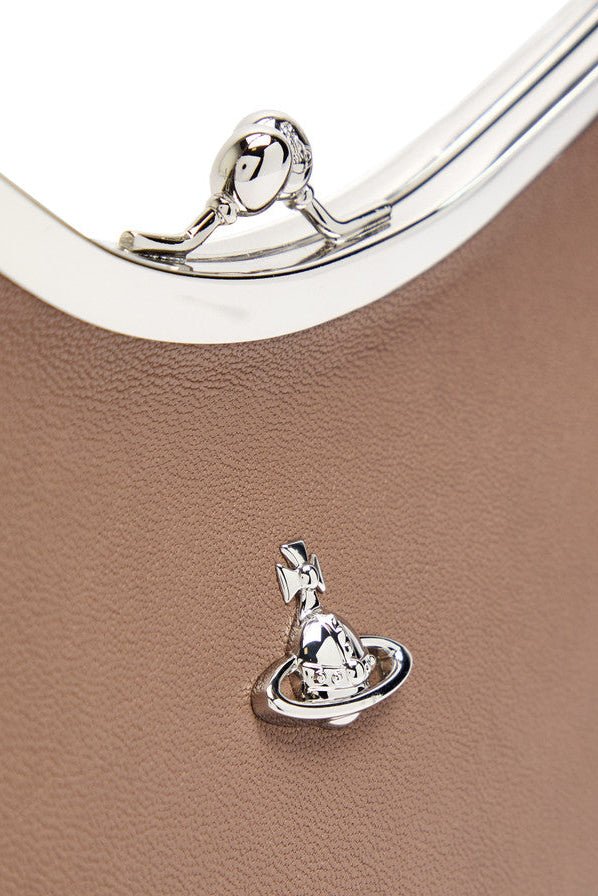 Borsa Charm Frame Purse in pelle biscotto - YES SHOPBorse a spallaVIVIENNE WESTWOOD4B01000PW/L00BX-Taglia unica