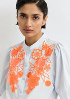 Camicia Jorja azzurra con ricami floreali arancio fluo - YES SHOPCamicieESSENTIELJORJA-IT 347716930233771