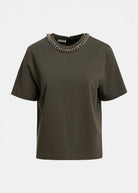 T-shirt Klaim verde oliva con catena girocollo - YES SHOPT-shirtESSENTIELKLAIM-03247892258871