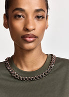 T-shirt Klaim verde oliva con catena girocollo - YES SHOPT-shirtESSENTIELKLAIM-03247892258871