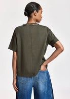 T-shirt Klaim verde oliva con catena girocollo - YES SHOPT-shirtESSENTIELKLAIM-03247892258871