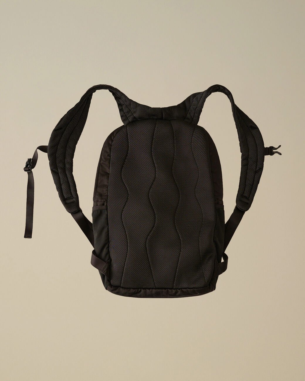 Zaino in nylon nero con occhiale - YES SHOPZainiC.P. COMPANYCMAC737A-005269G-Taglia unica1449189703771