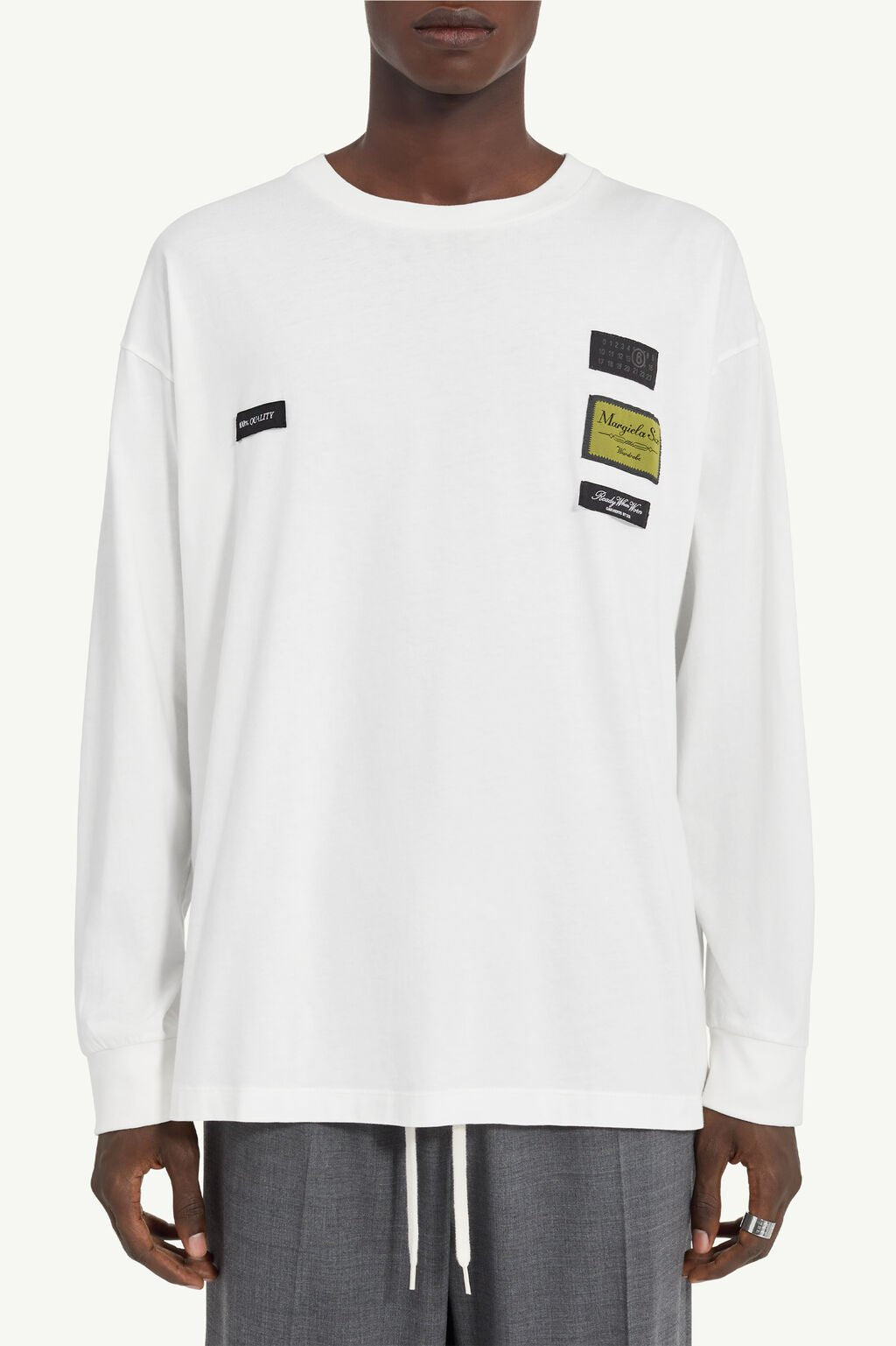 T-shirt a maniche lunga bianca con patch - YES SHOPT-shirtMM6 MAISON MARGIELASH0NH0023M20170101-XXS1352305742771