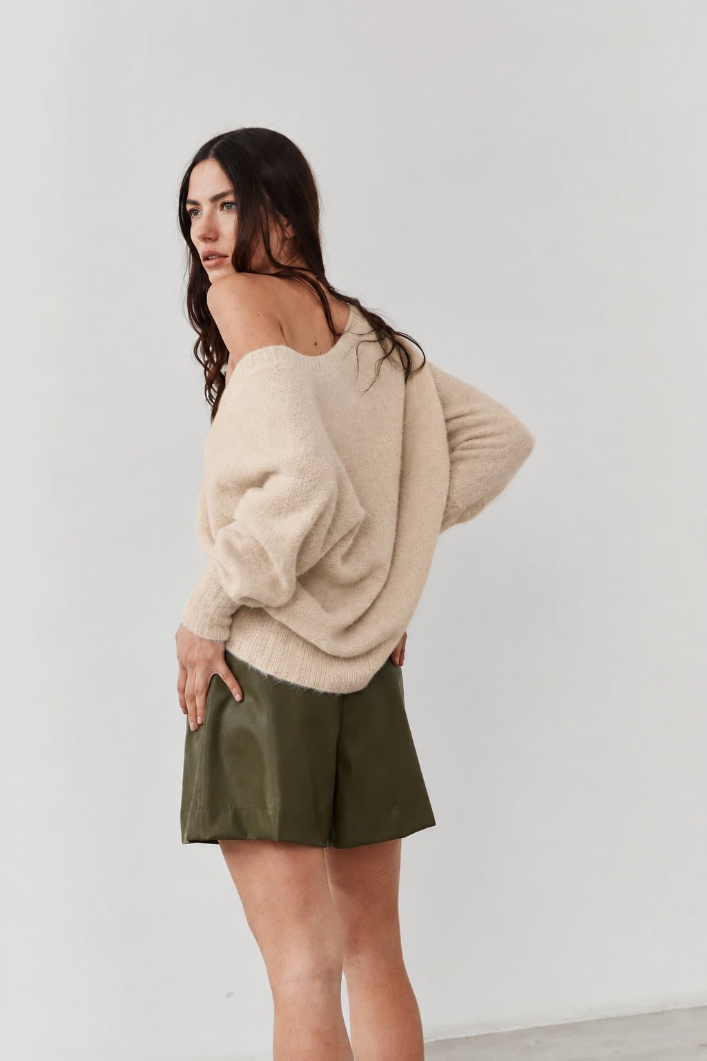 Maglione in filo mandorla con scollo V - YES SHOPMaglioniMERCIW216/27170-XXS9609501477871