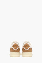 Sneakers medialist low in suede cognac con finiture in montone - YES SHOPScarpe sportiveAUTRYAULW-GX01-IT 368840440454871