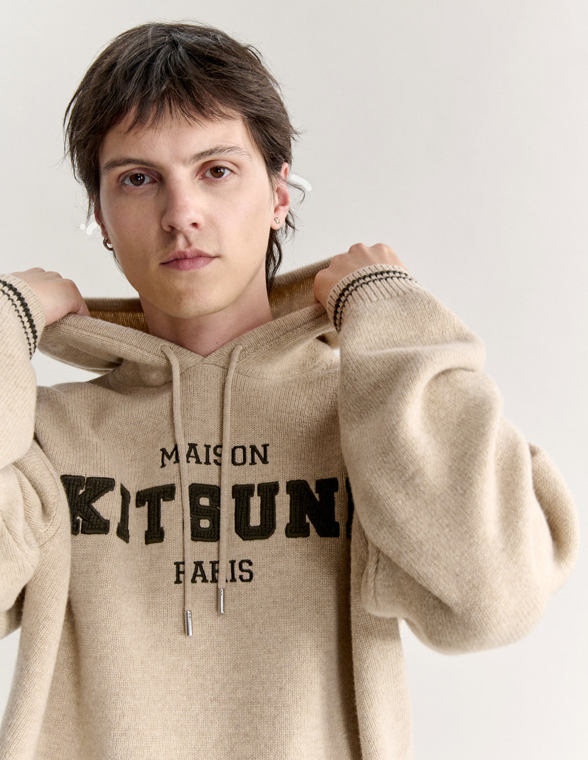 Maglia in lana beige con cappuccio e logo - YES SHOPMaglioniMAISON KITSUNEMRMKJ08KT 1171-31759855091971