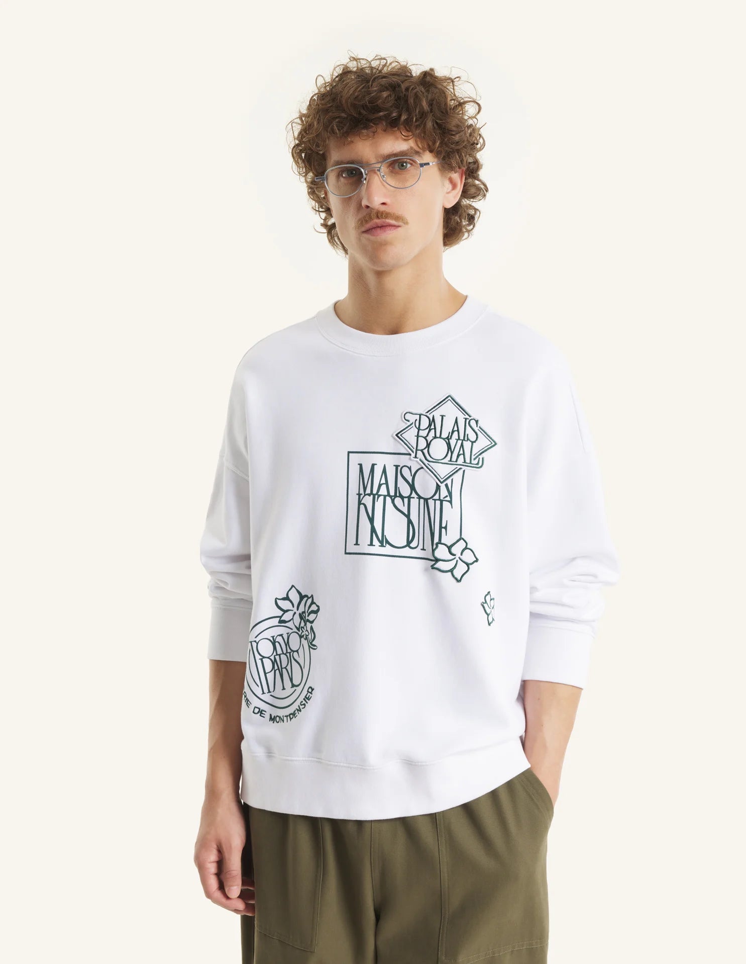 Felpa bianca con stampa francobolli - YES SHOPFelpeMAISON KITSUNEQM00303KM0340-P100-XXS5011108863771
