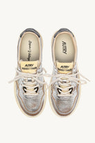 Sneakers medialist low Super Vintage in pelle argento, platino e nero - YES SHOPScarpe sportiveAUTRYAULW-WR02-IT 369350440454871
